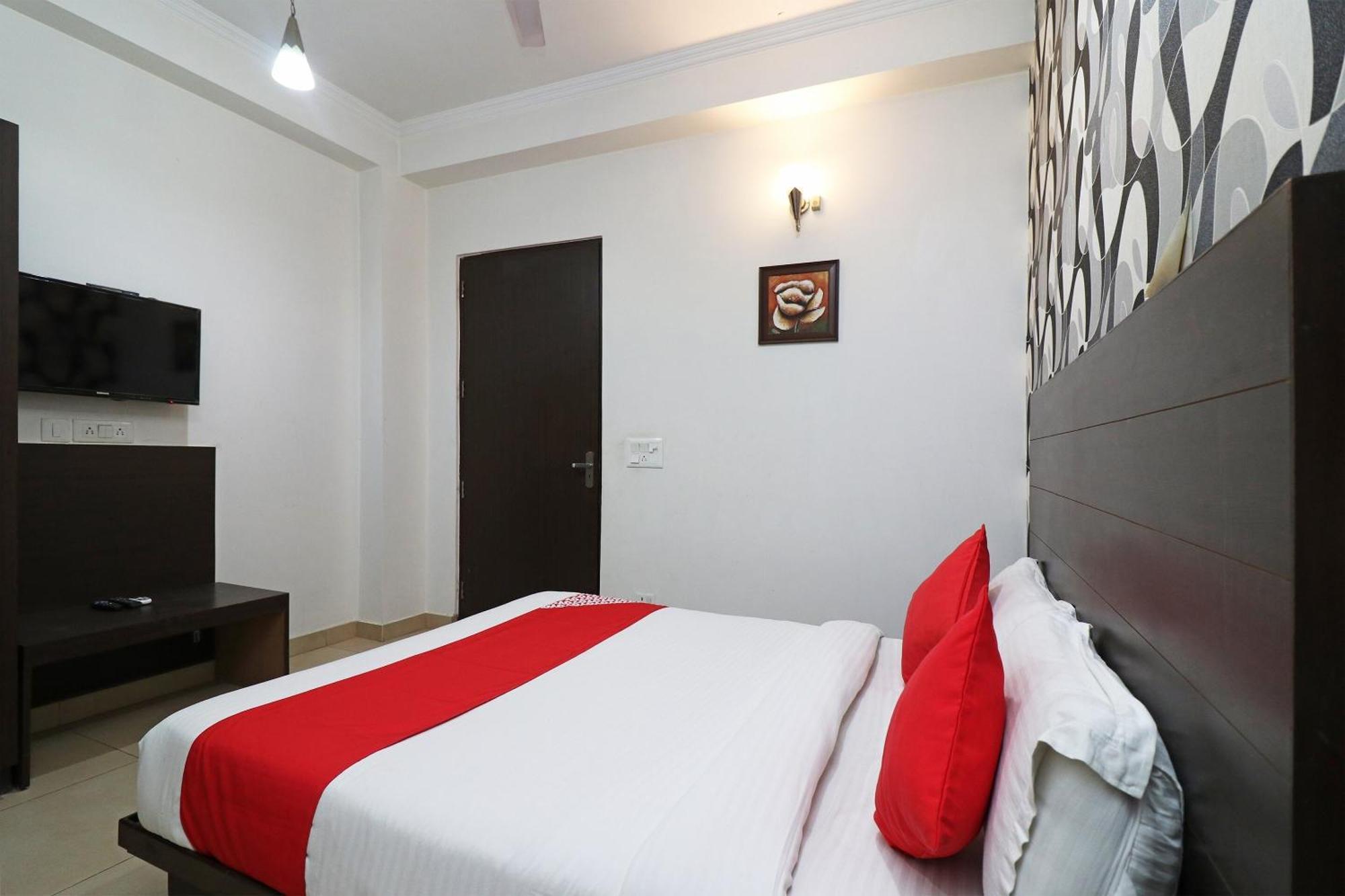 Oyo Hotel Silver Star Behror Dış mekan fotoğraf